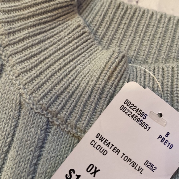 Forever 21 + Plus sleeveless sweater - Picture 3 of 3